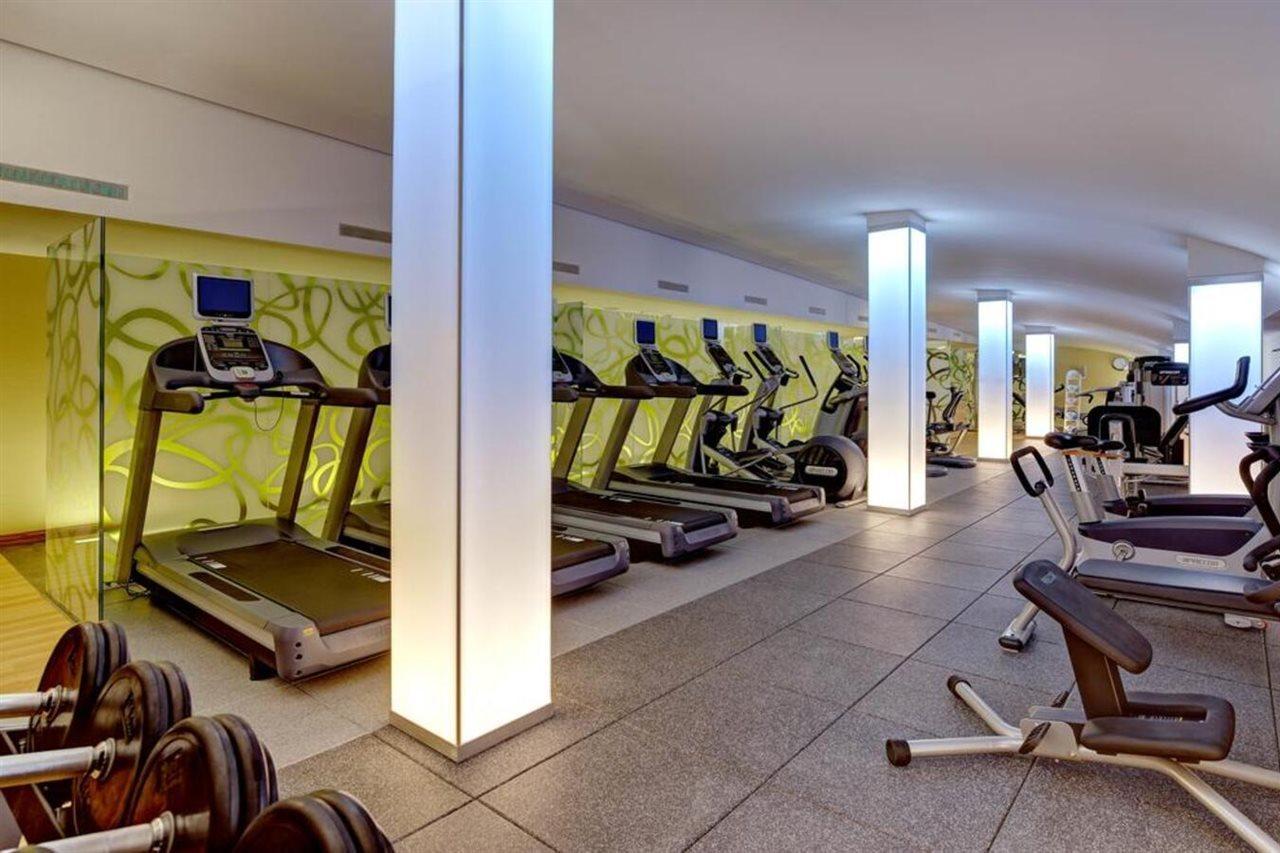 Hilton Garden Inn Frankfurt Airport Frankfurt am Main Bagian luar foto Fitness room in a hotel