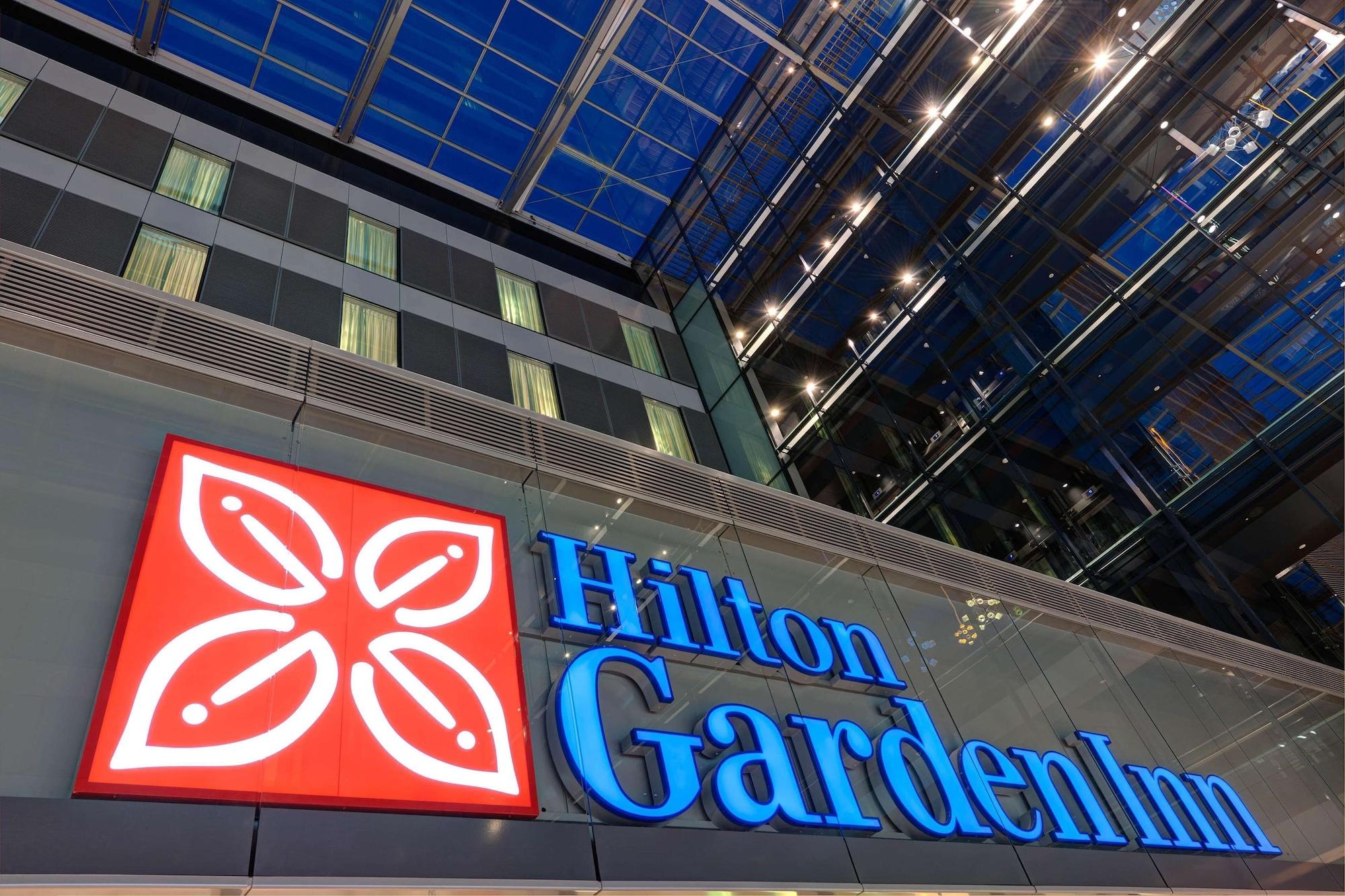 Hilton Garden Inn Frankfurt Airport Frankfurt am Main Bagian luar foto Hilton Garden Inn
