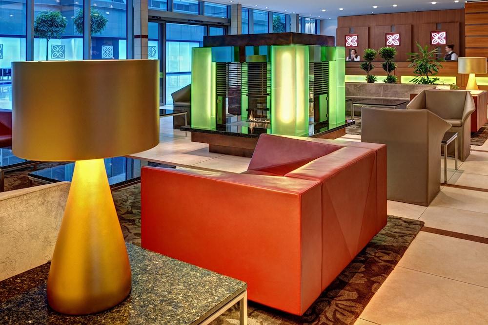 Hilton Garden Inn Frankfurt Airport Frankfurt am Main Bagian luar foto Interior of the hotel