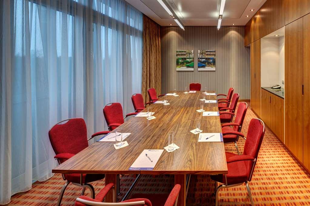 Hilton Garden Inn Frankfurt Airport Frankfurt am Main Fasilitas foto Meeting room