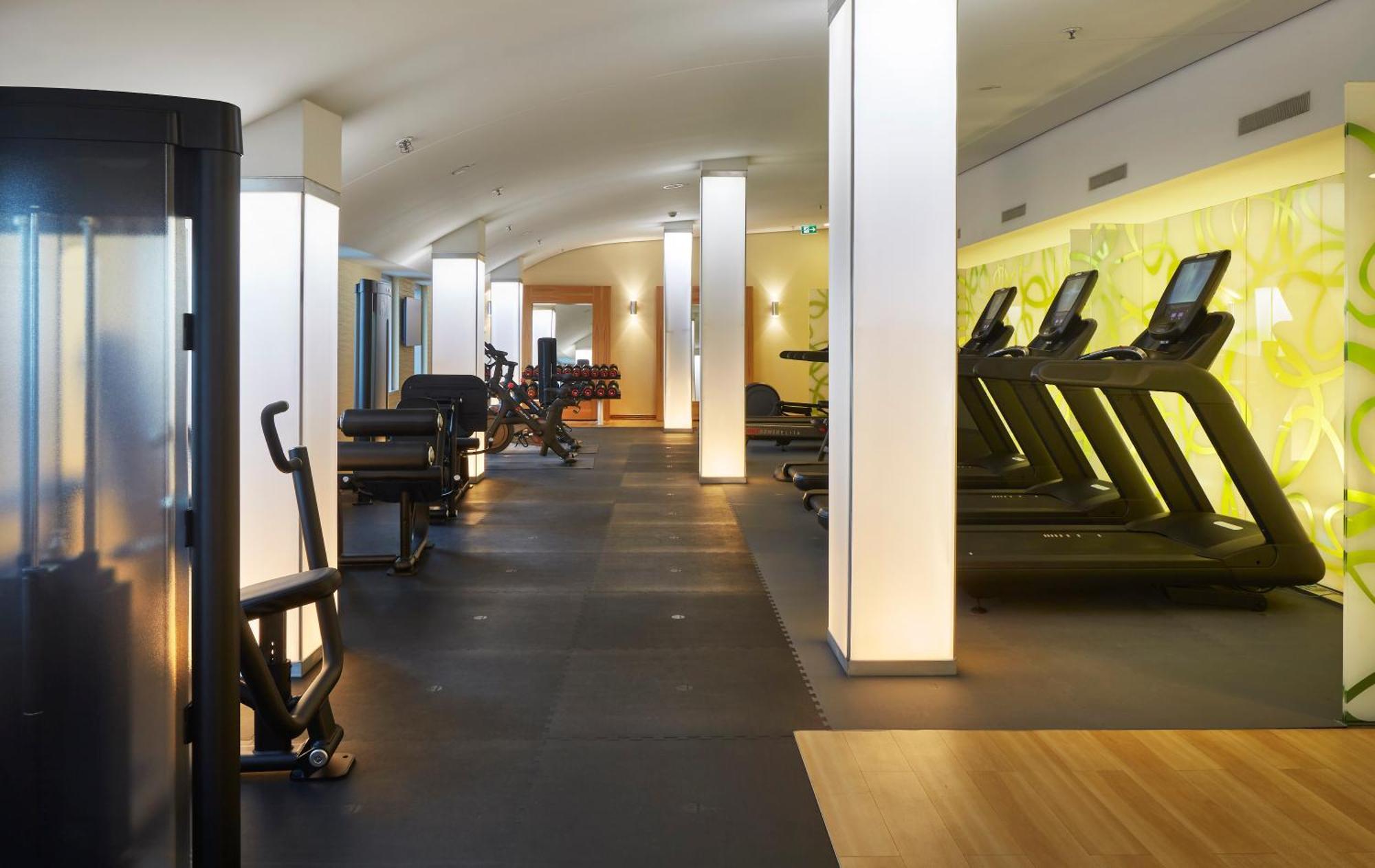 Hilton Garden Inn Frankfurt Airport Frankfurt am Main Bagian luar foto Fitness room