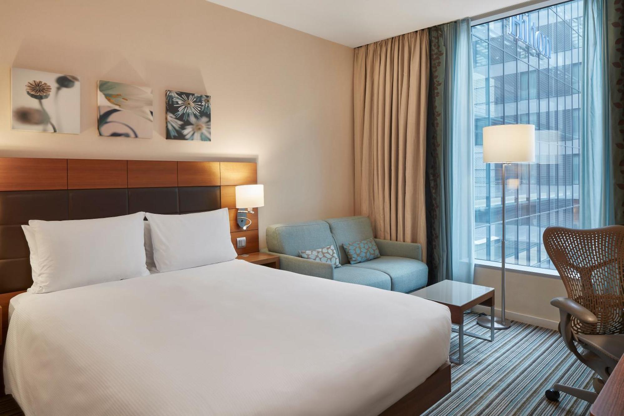 Hilton Garden Inn Frankfurt Airport Frankfurt am Main Bagian luar foto A room at Hilton London