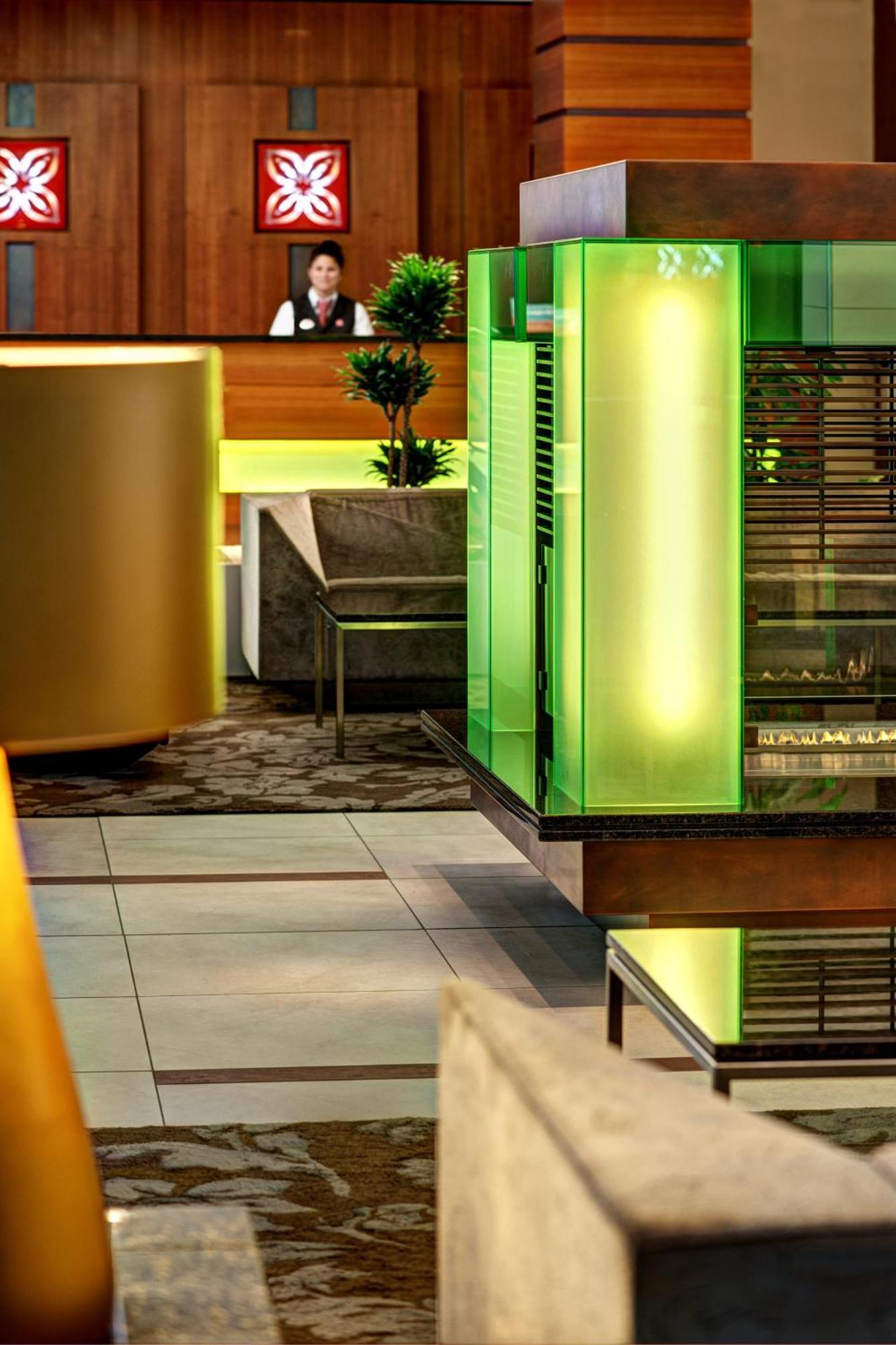 Hilton Garden Inn Frankfurt Airport Frankfurt am Main Bagian luar foto Reception desk