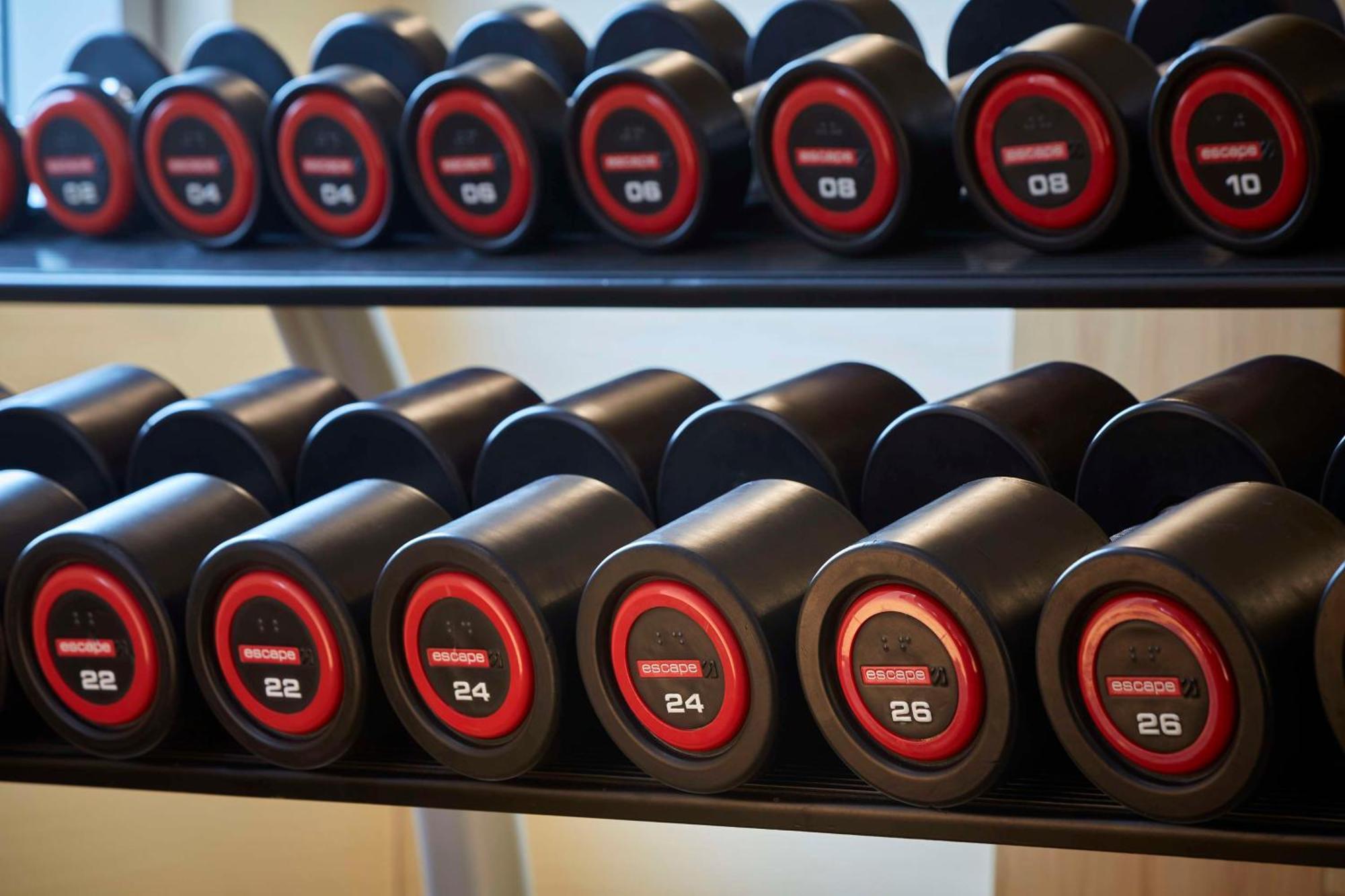 Hilton Garden Inn Frankfurt Airport Frankfurt am Main Bagian luar foto Escape Fitness