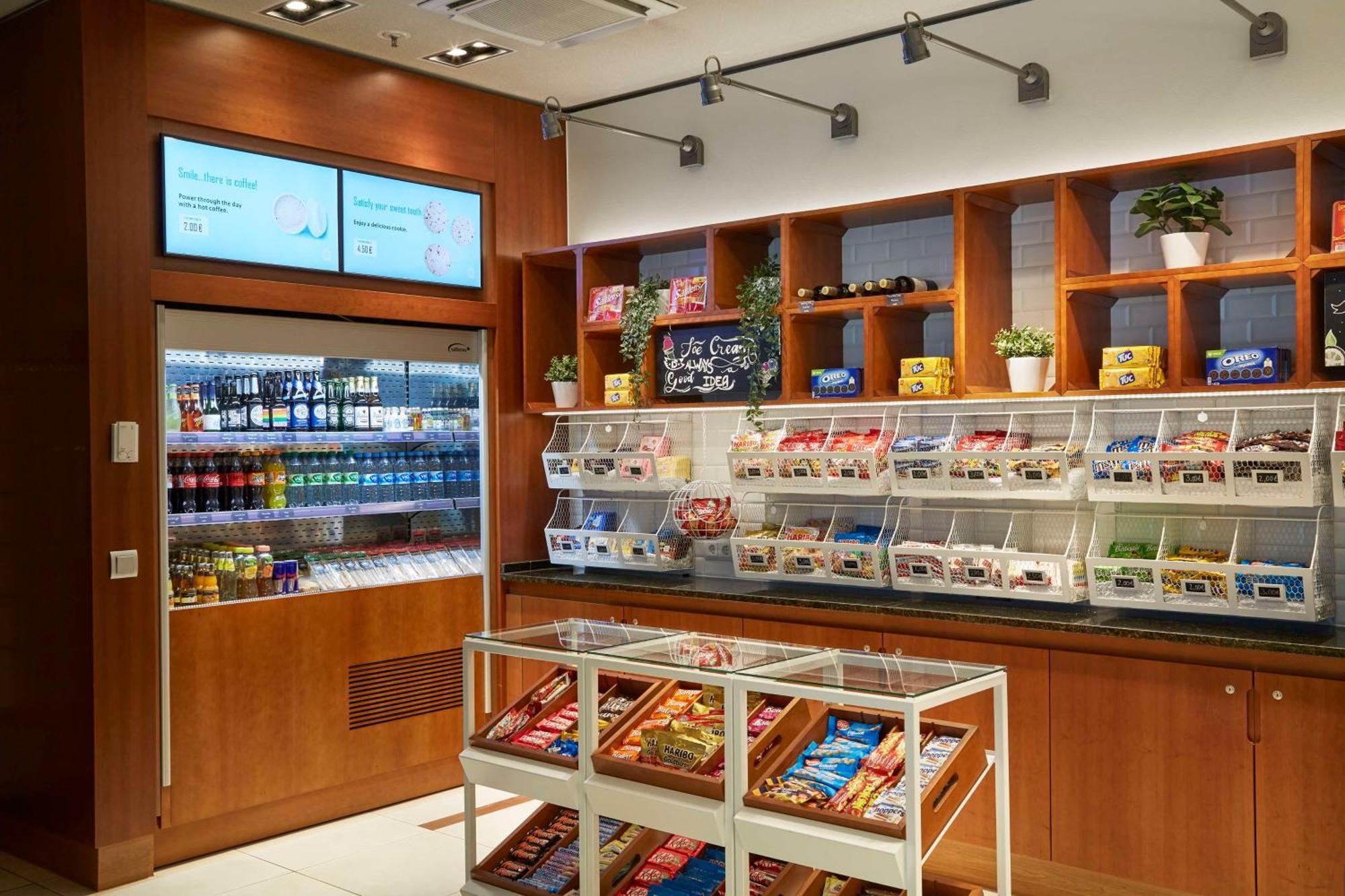 Hilton Garden Inn Frankfurt Airport Frankfurt am Main Bagian luar foto A coffee shop in Amsterdam, the Netherlands
