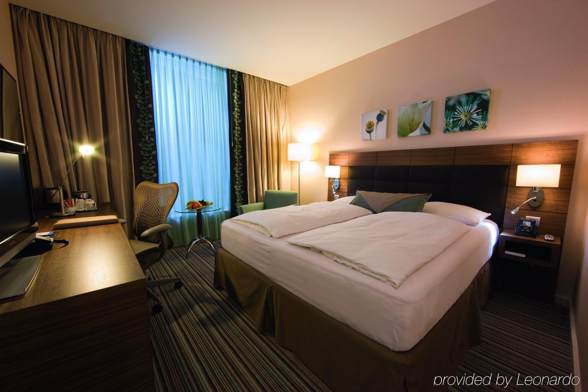 Hilton Garden Inn Frankfurt Airport Frankfurt am Main Ruang foto Leonardo Hotel Vienna