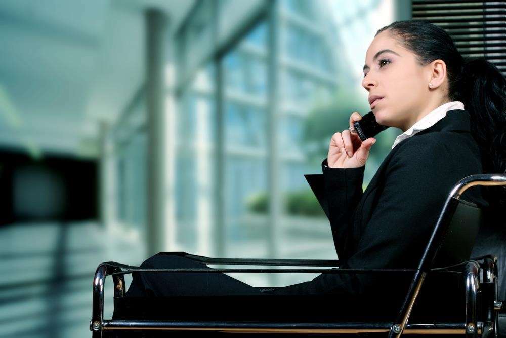 Hilton Garden Inn Frankfurt Airport Frankfurt am Main Fasilitas foto Businesswoman on phone